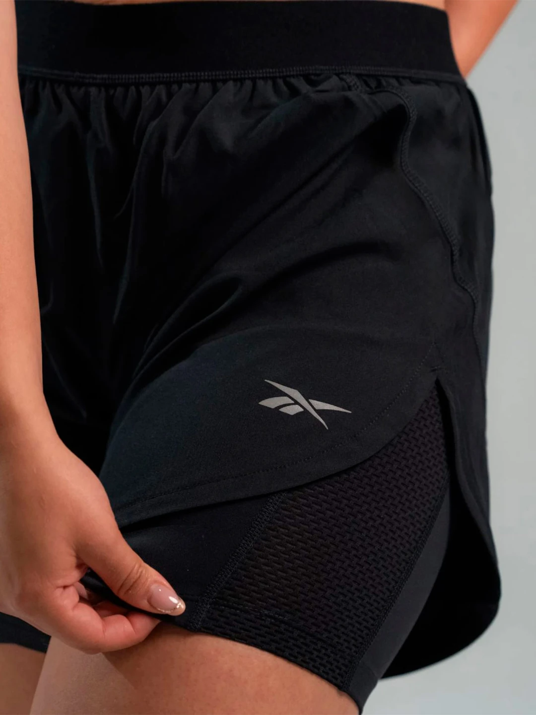 SHORT RUNNING MUJER REEBOK NEGRO 2EN1 - 4