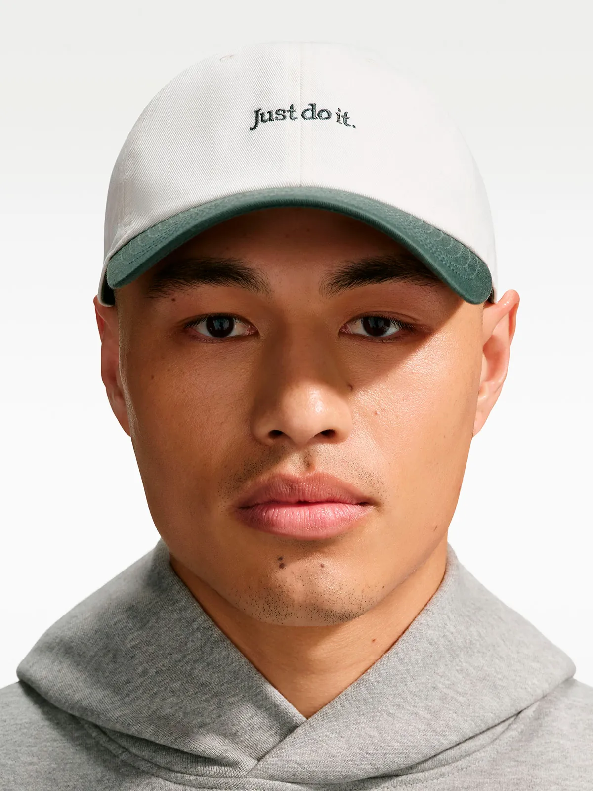 GORRO UNISEX NIKE BEIGE - 1