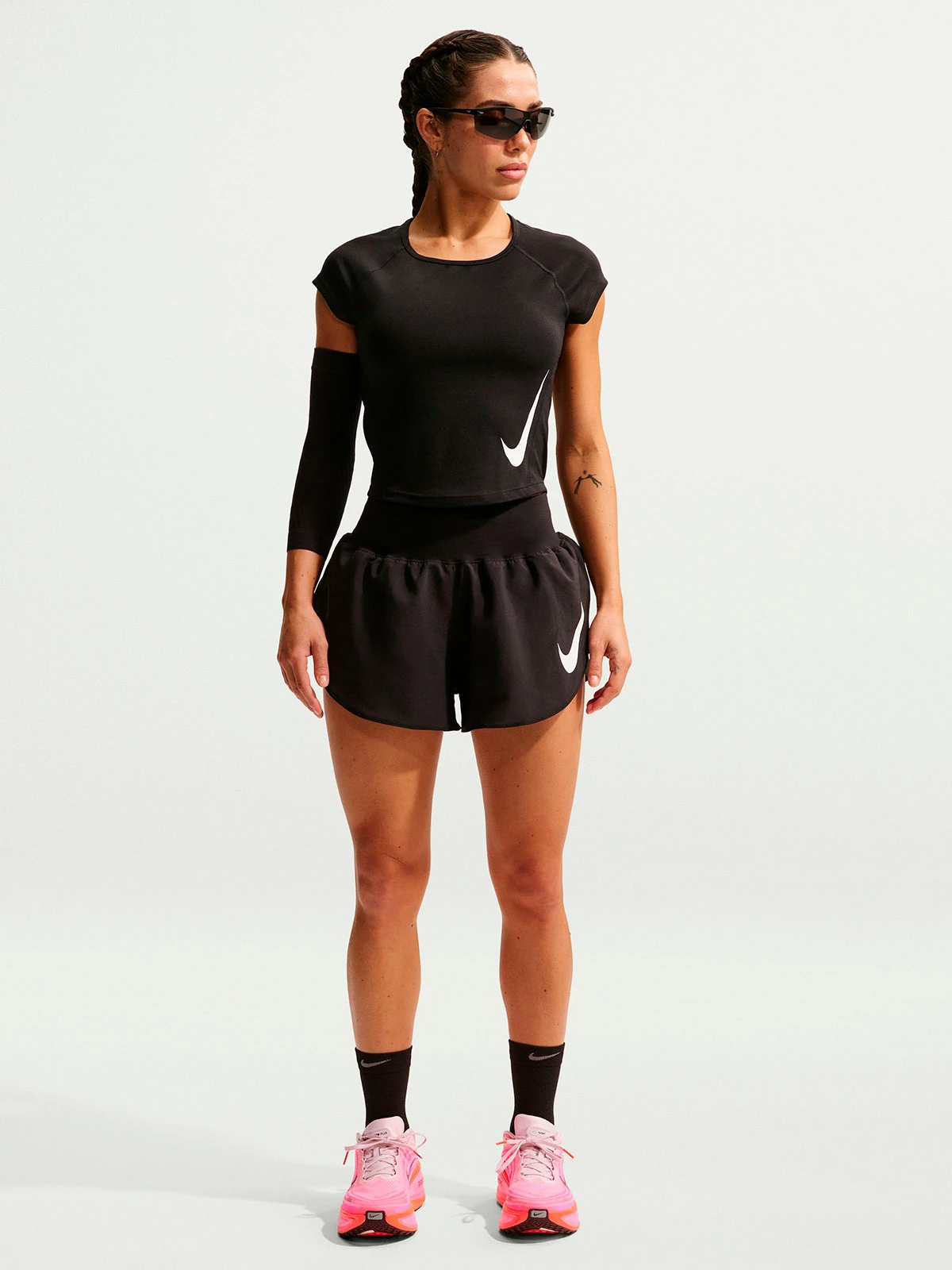 POLO MUJER NIKE NEGRO TEMPO SWOOSH - 1