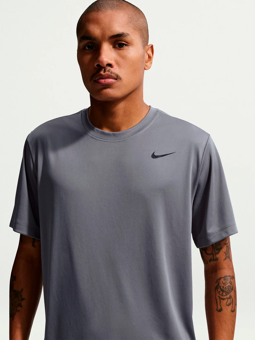 POLO HOMBRE NIKE GRIS ESSENTIAL - 1