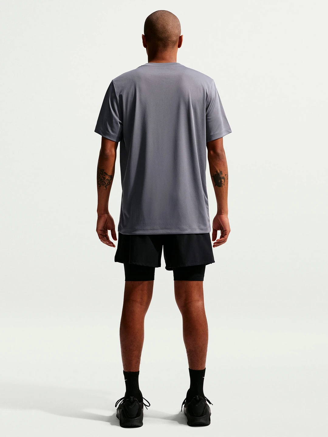 POLO HOMBRE NIKE GRIS ESSENTIAL - 2