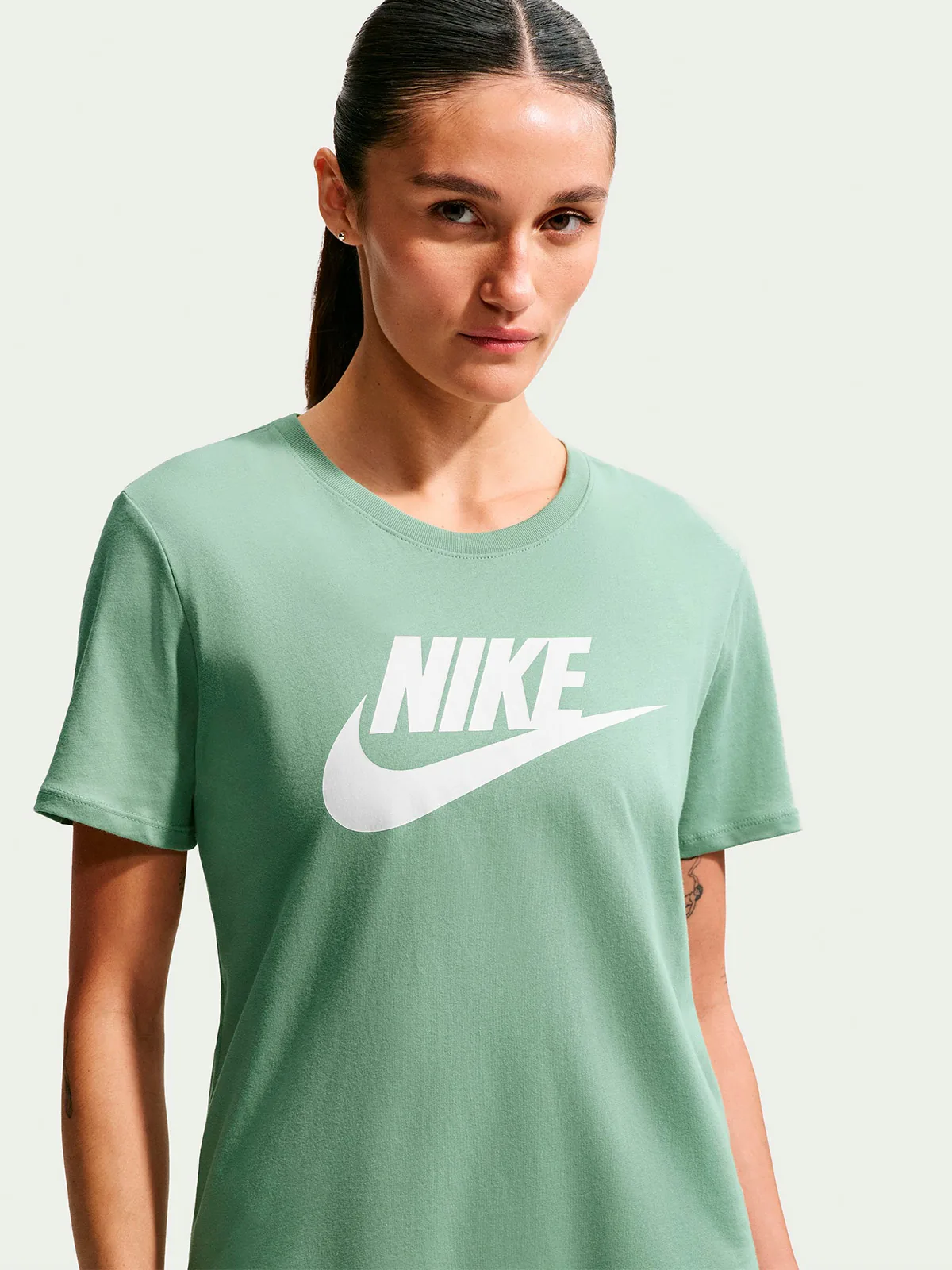 CAMISETA MANGA CORTA MUJER NIKE VERDE - 1