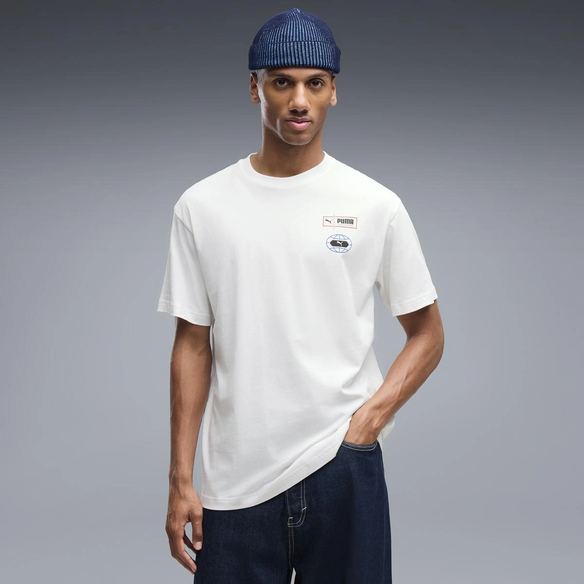 POLO HOMBRE PUMA GRAPHICS RELAXED STACKED TEE BLANCO - 1