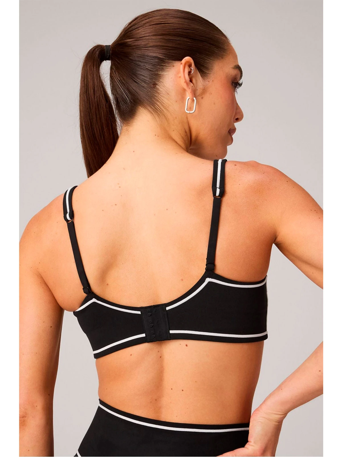 TOP MUJER FABLETICS NEGRO LOW IMPACT PURELUXE - 2