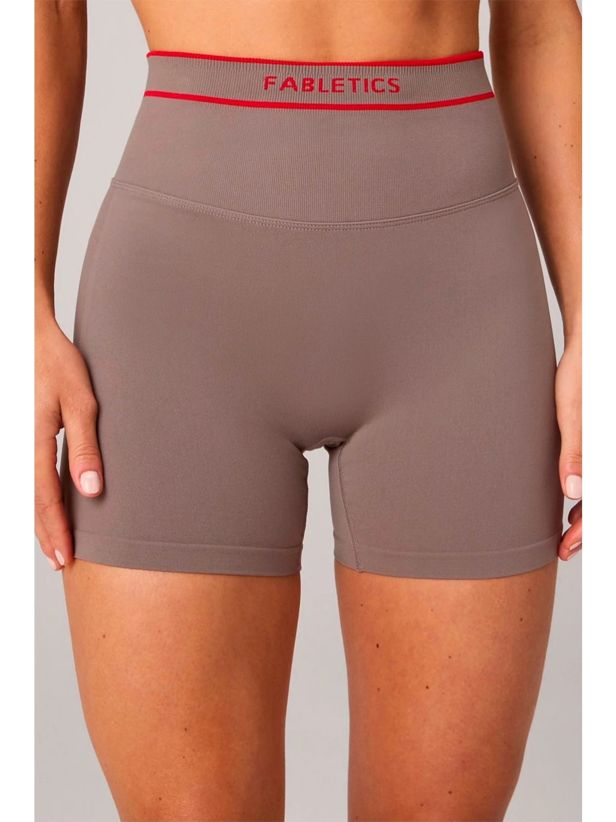 SHORT MUJER FABLETICS MARRÓN SEAMLESS - 2