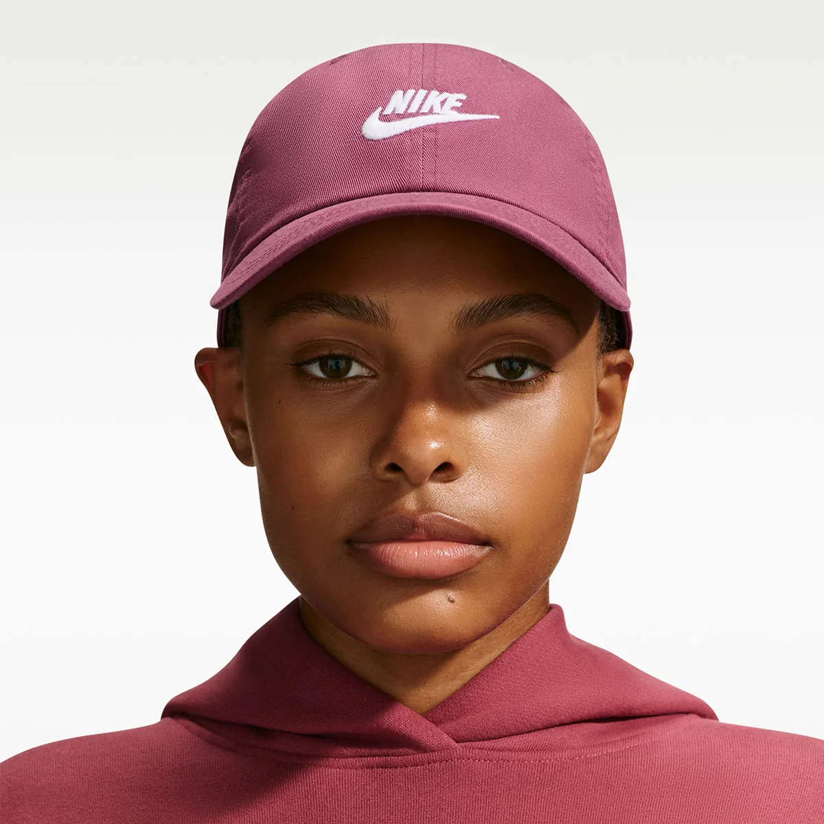 GORRA NIKE CLUB GUINDA - 2