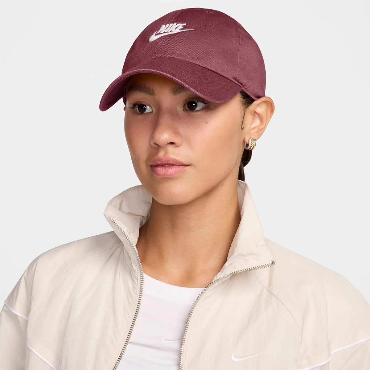 GORRA NIKE CLUB GUINDA - 4