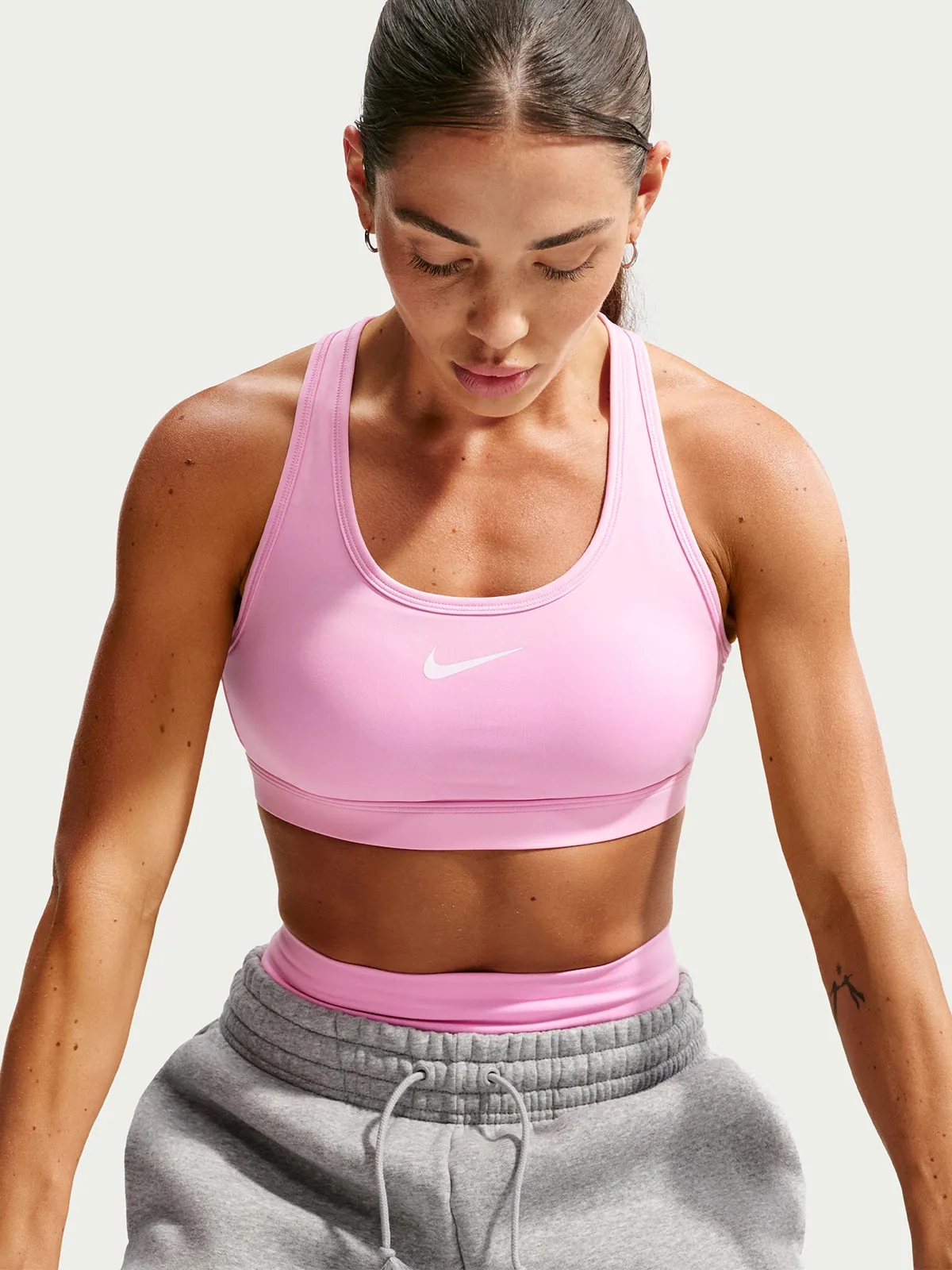 PETO ENTRENAMIENTO MUJER NIKE SWOOSH MEDIUM SUPPORT - 2