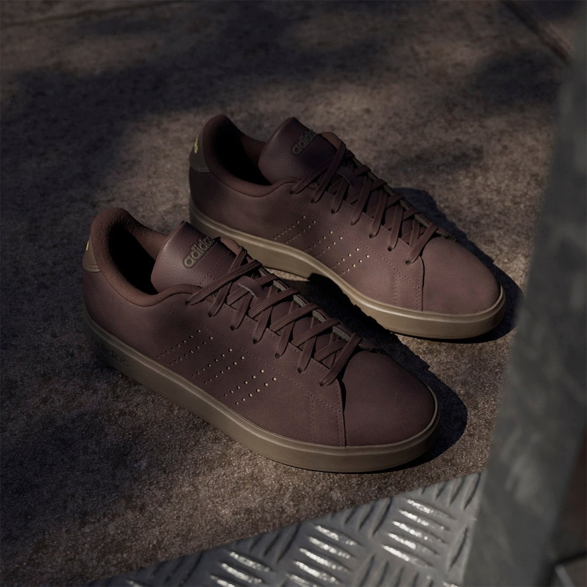 ZAPATILLAS HOMBRE ADIDAS URBANAS MARRÓN JQ0383 CUERO - 3