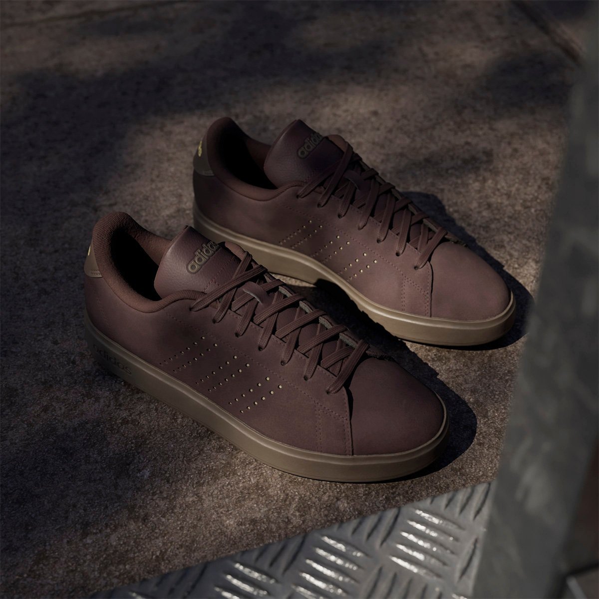ZAPATILLAS HOMBRE ADIDAS URBANAS MARRÓN JQ0383 CUERO - 3