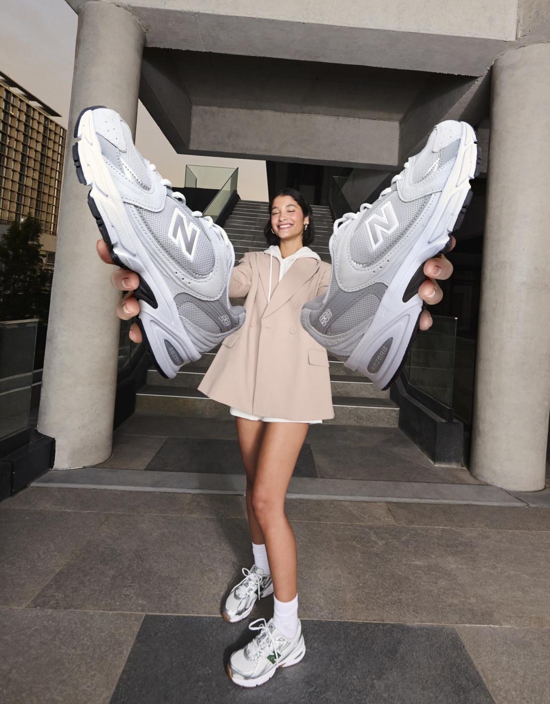 ZAPATILLAS URBANAS MUJER NEW BALANCE 530 GRIS - 6