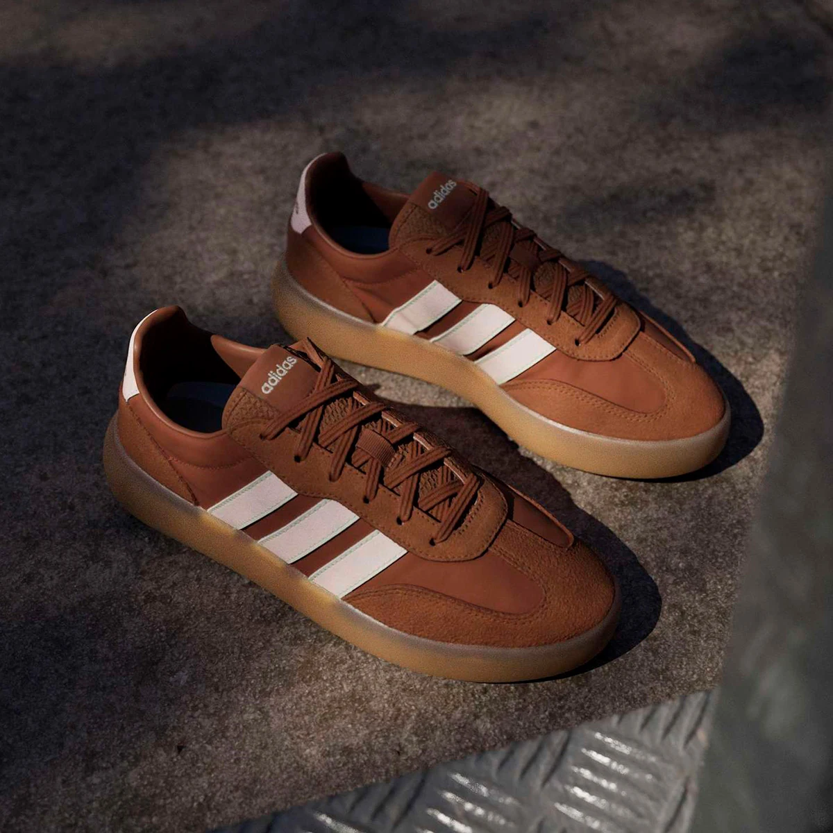 ZAPATILLAS HOMBRE ADIDAS URBANAS MARRÓN IH1443 CUERO - 2
