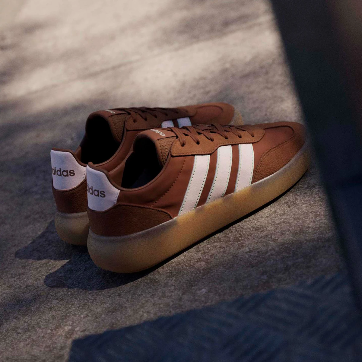 ZAPATILLAS HOMBRE ADIDAS URBANAS MARRÓN IH1443 CUERO - 3