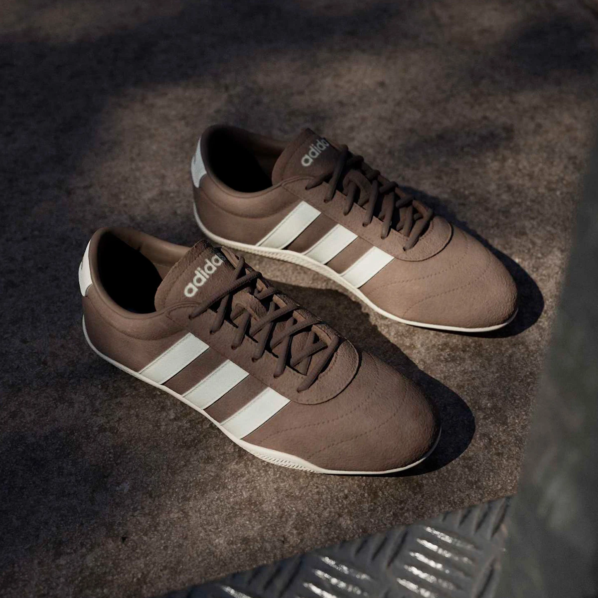 ZAPATILLAS MUJER ADIDAS URBANAS MARRÓN ZAPATILLAS ADIDAS GRAND COURT LO JQ7226 CUERO - 2