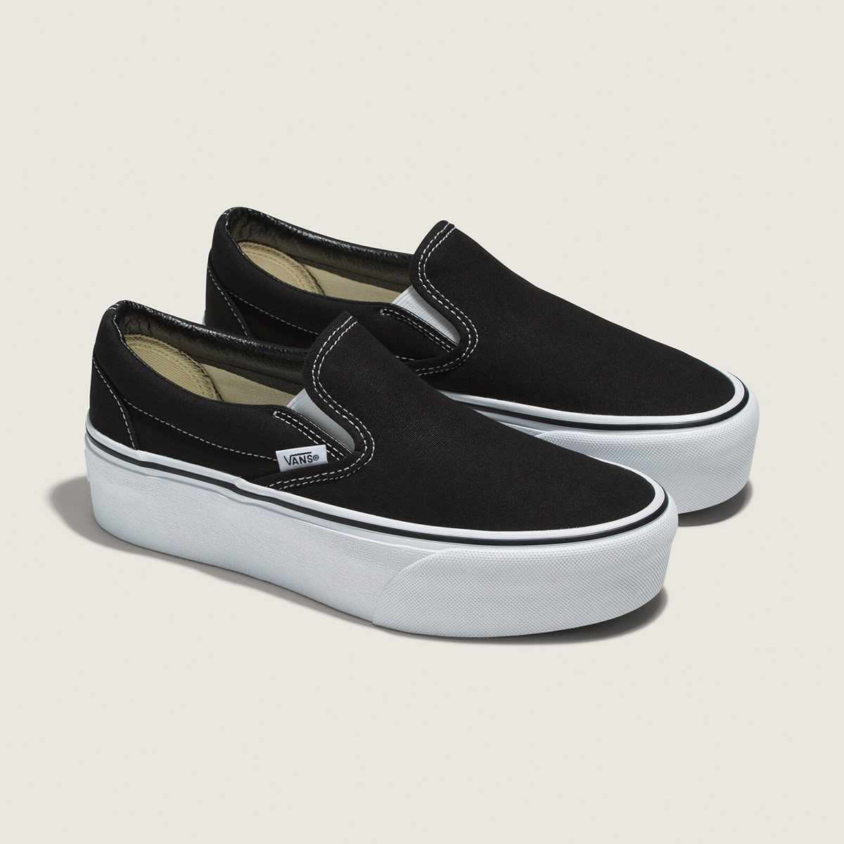 ZAPATILLAS MUJER VANS URBANAS NEGRO UA CLAS CUERO - 1