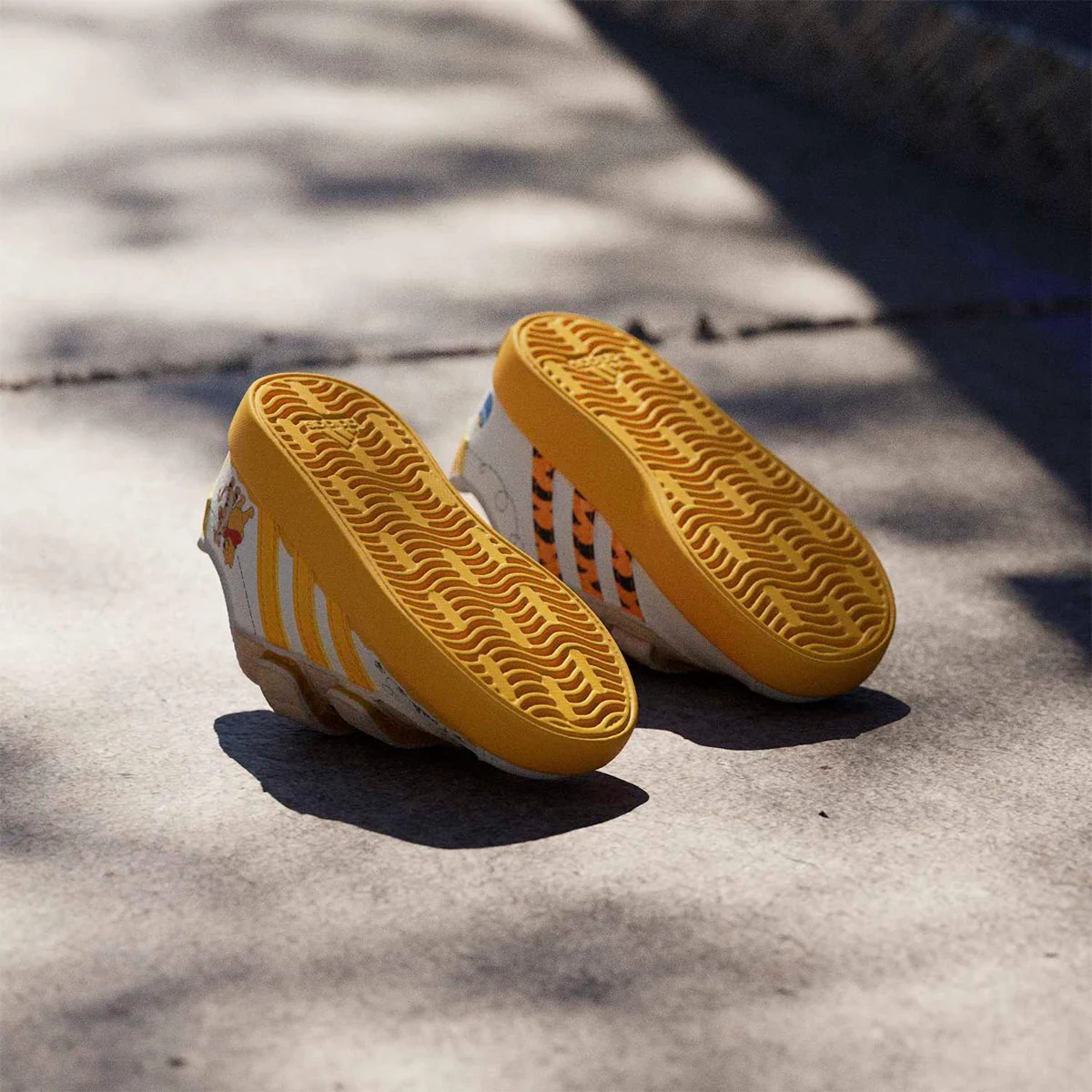 ZAPATILLAS NIÑO ADIDAS URBANAS DISNEY VL COURT 3.0 CUERO - 2
