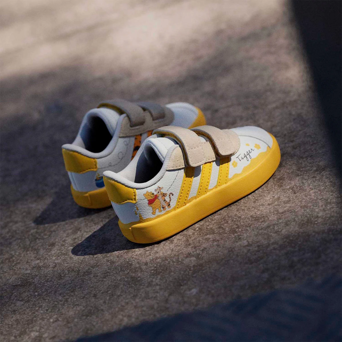 ZAPATILLAS NIÑO ADIDAS URBANAS DISNEY VL COURT 3.0 CUERO - 4