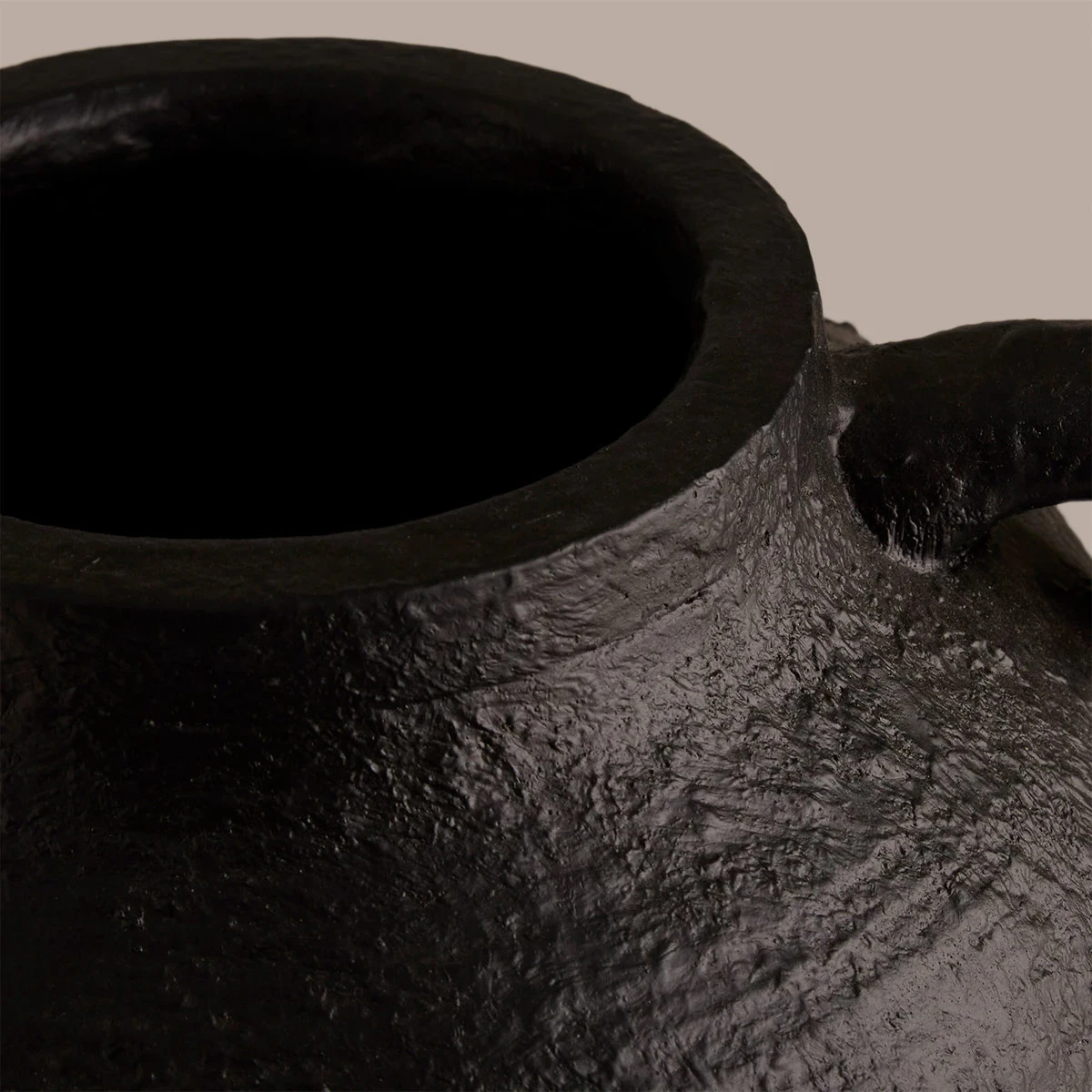 JARRÓN MAISON LINETT ASAS NEGRO 40CM - 3
