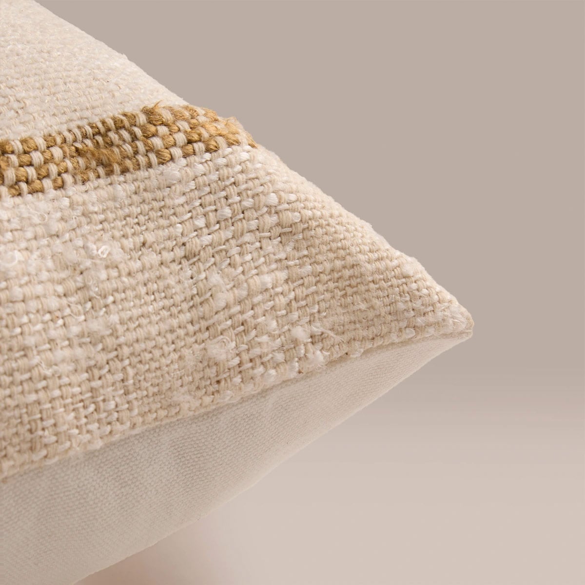 COJIN MAISON LINETT CRUDO LINEAS FINAS 50X50 MAISON - 3