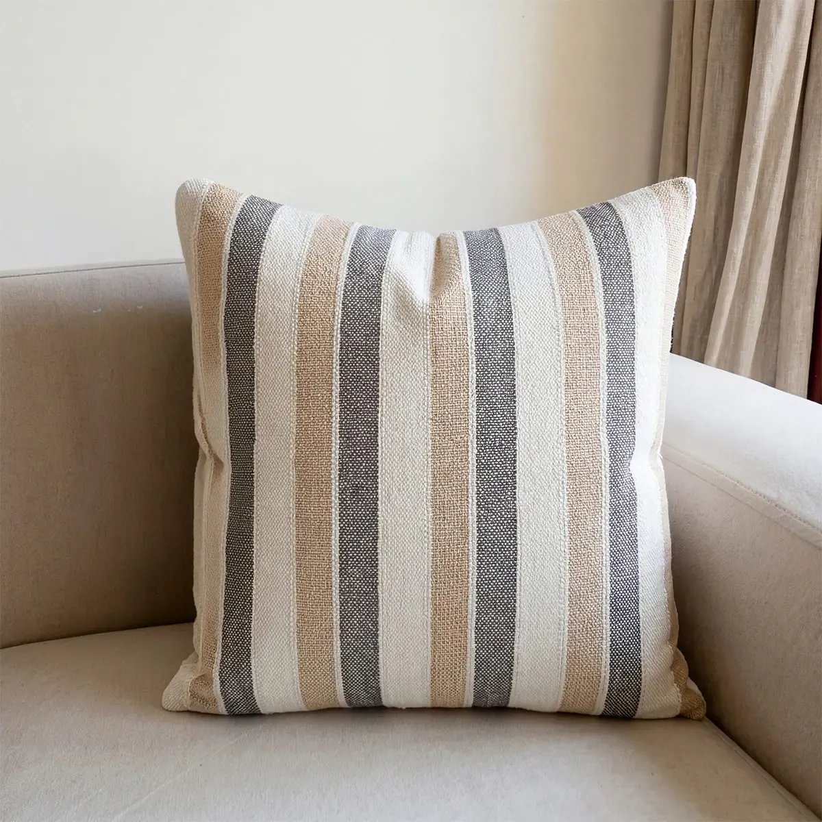 COJÍN MAISON LINETT MEDITERRÁNEO LÍNEAS 50X50 CM BEIGE/GRIS - 1