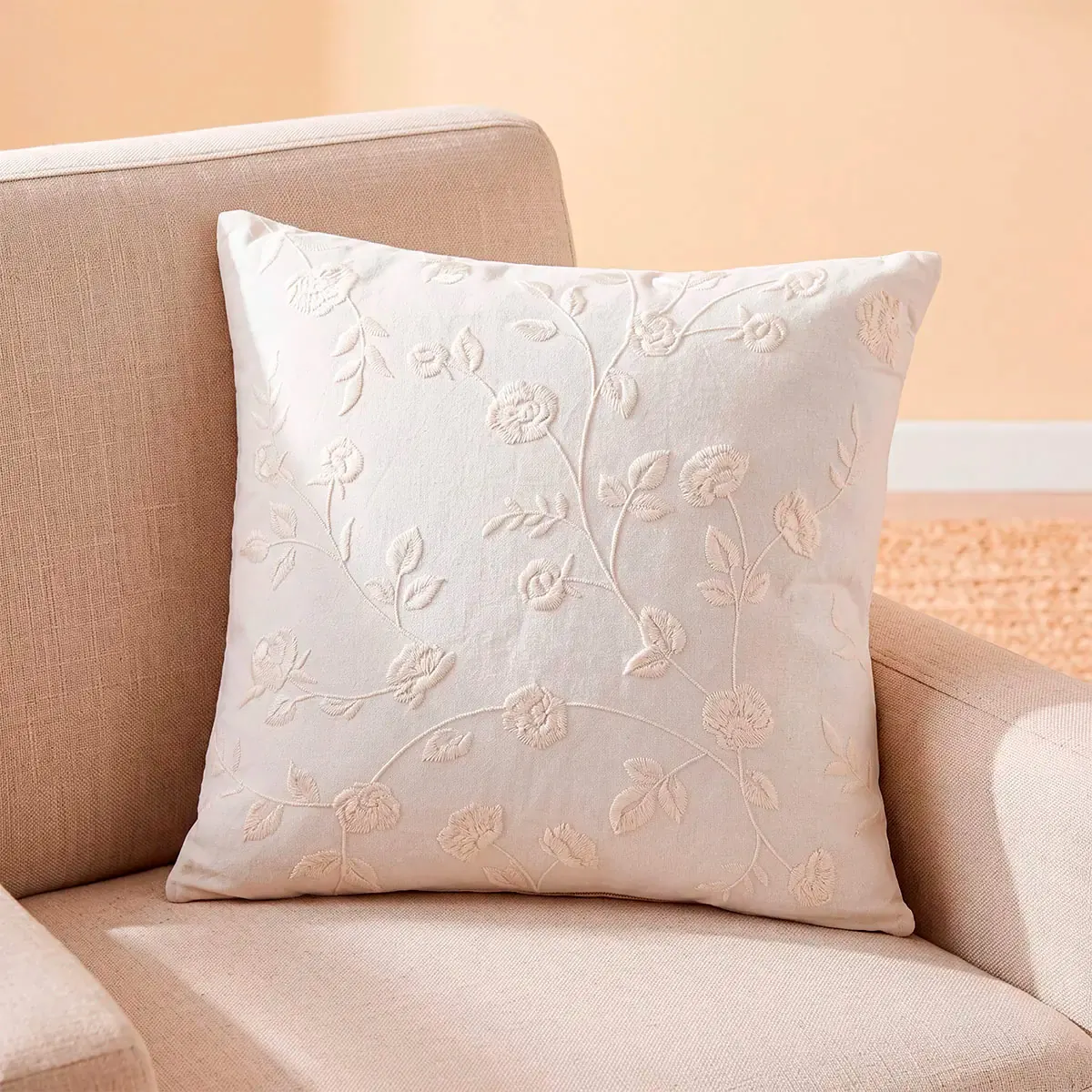 COJÍN RIPLEY HOME FLORES 43X43 CM BLANCO - 1