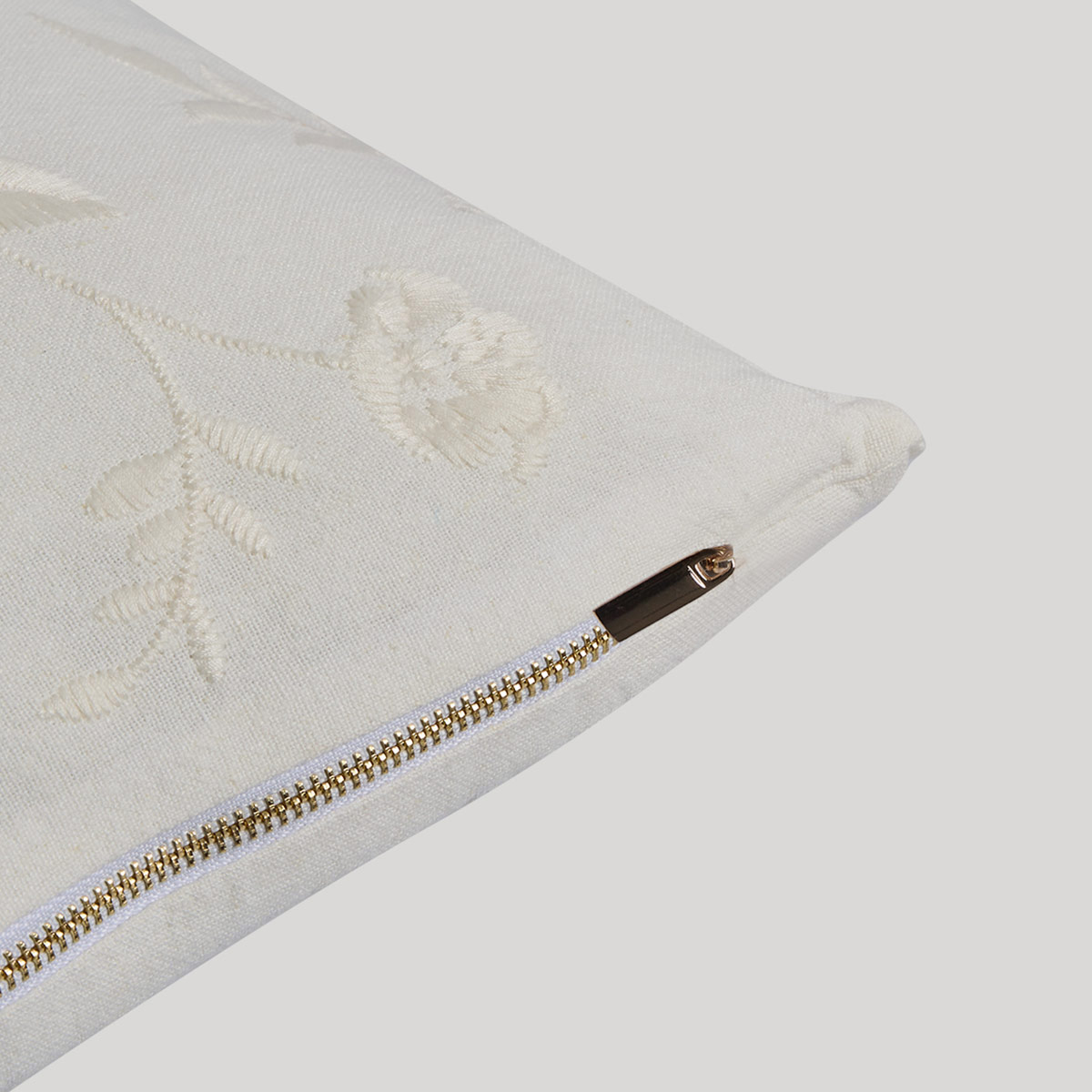 COJÍN RIPLEY HOME FLORES 43X43 CM BLANCO - 4