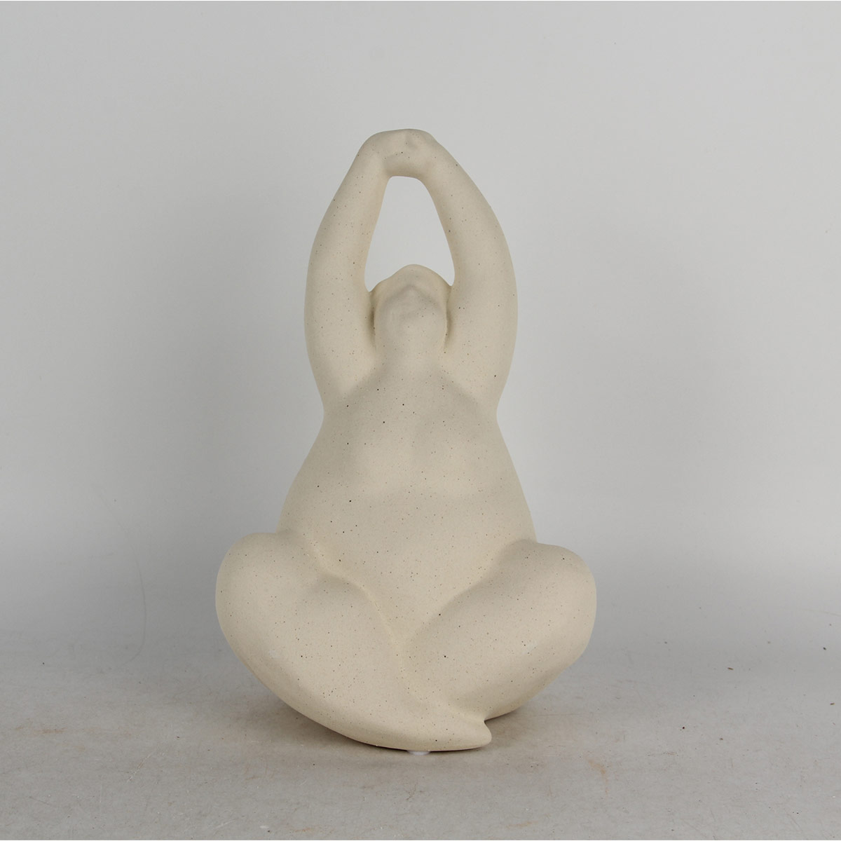 FIGURA DECORATIVA RIPLEY HOME MUJER SENTADA - 1