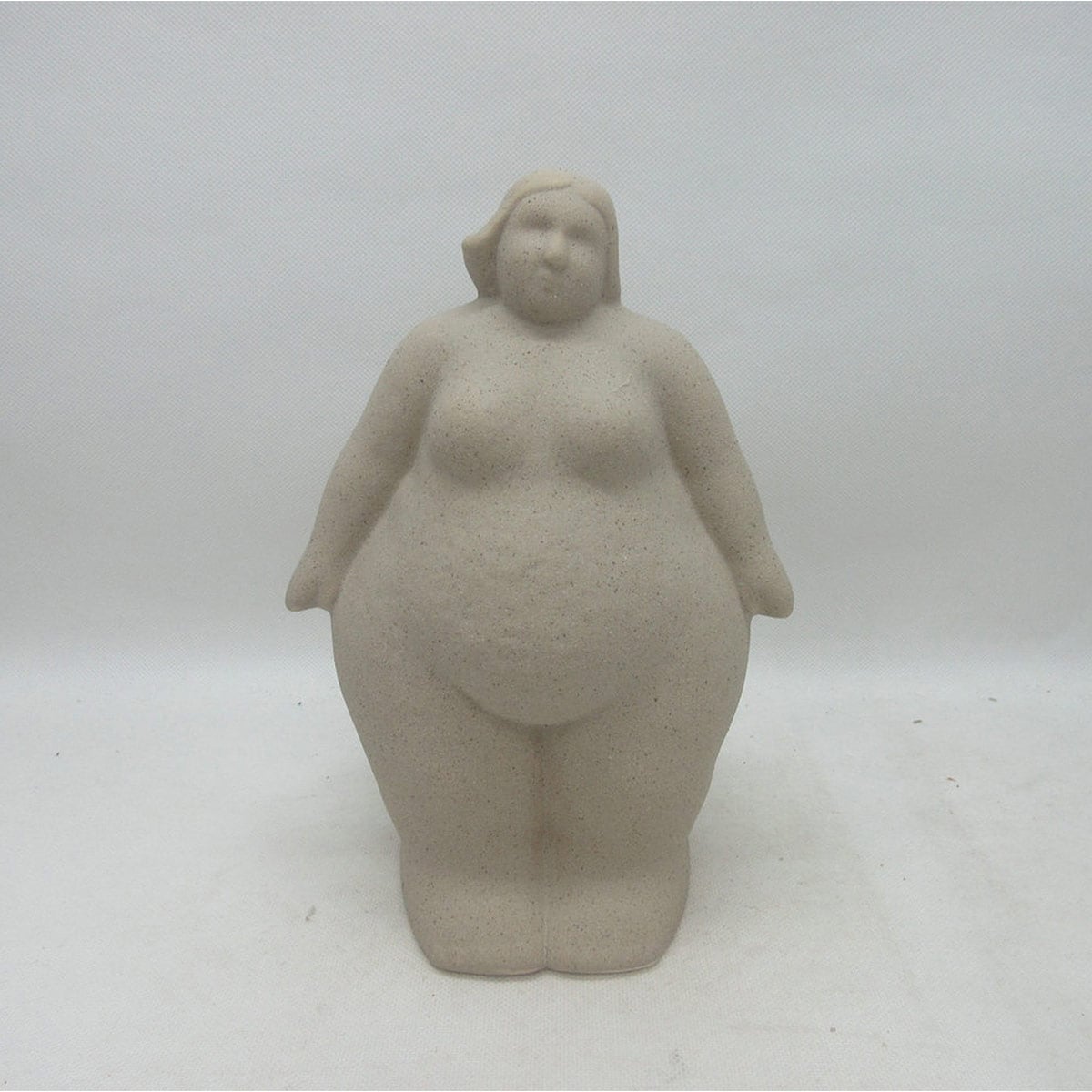 FIGURA DECORATIVA RIPLEY HOME MUJER PARADA - 1