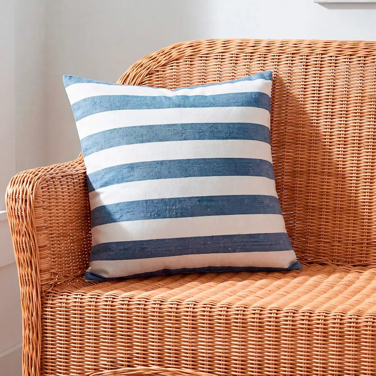 COJÍN RIPLEY HOME LÍNEAS 50X50 CM AZUL ACERO - 1