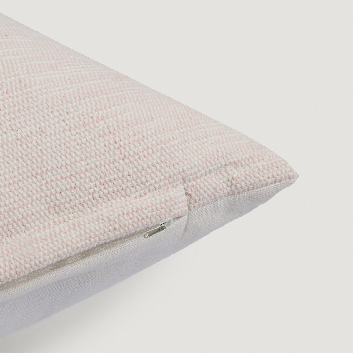 COJÍN RIPLEY HOME BORDADO CRUZ 45X45 CM ROSA - 3
