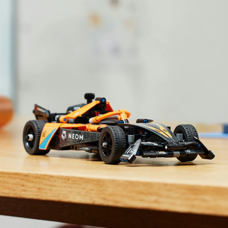 BLOQUES CONSTRUCCION LEGO 42169 NEOM MCLAREN FORMULA E RACE CAR - 7