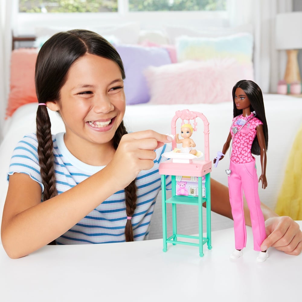 SET JUEGO BARBIE CON MUNECA SORPRESA JCR71 - 4