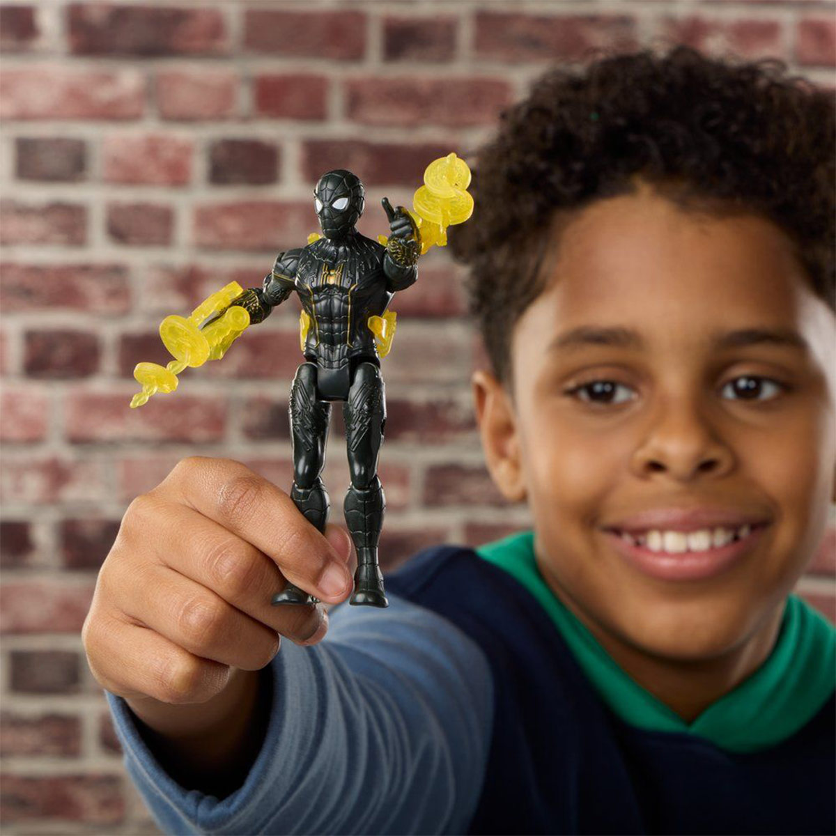 FIGURA DE ACCIÓN MARVEL LEJOS DE CASA ACTIONVERSE TRAJE NEGRO Y DORADO SPIDERMAN - 9
