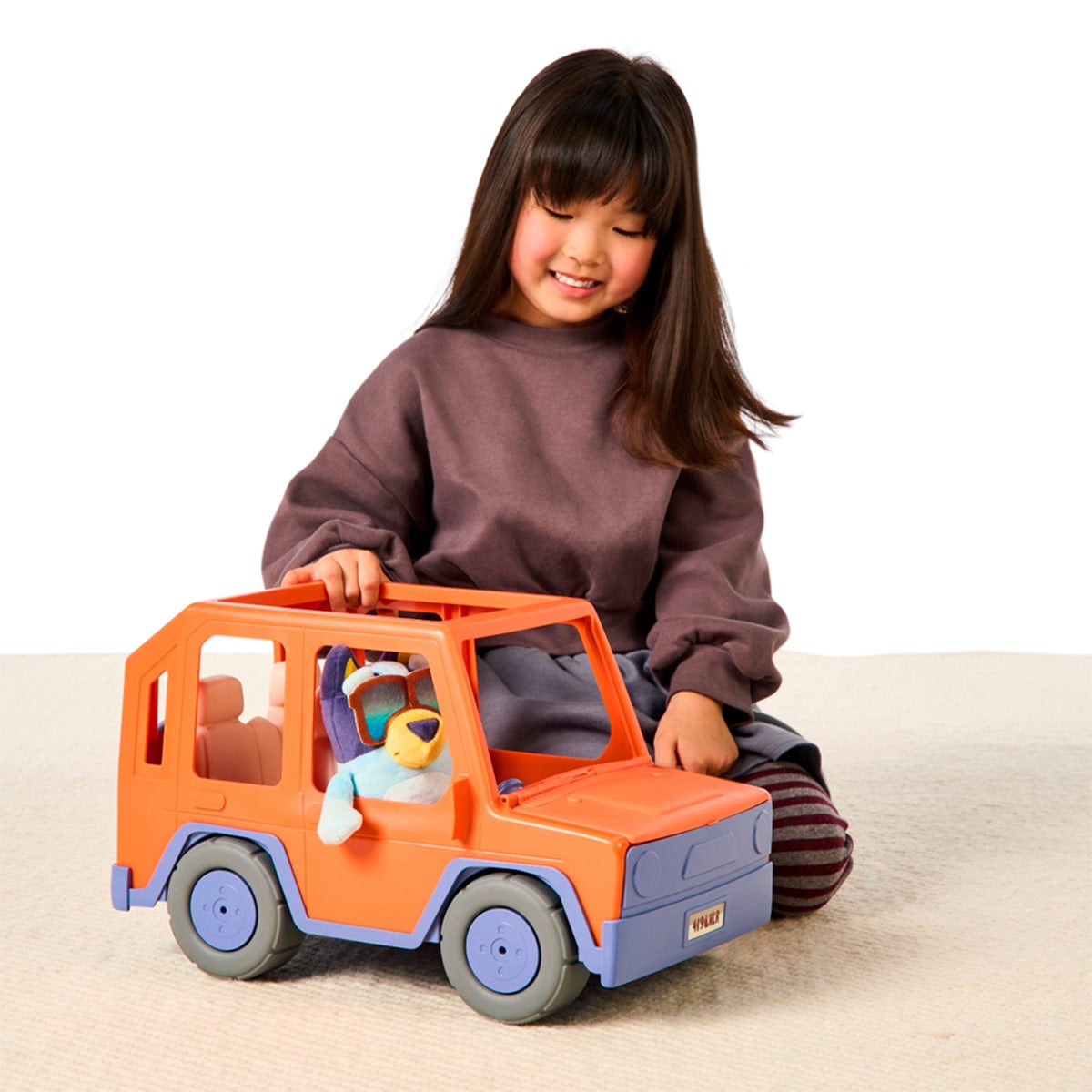 VEHÍCULO GRANDE 44CM CON PELUCHE BLUEY  - 1
