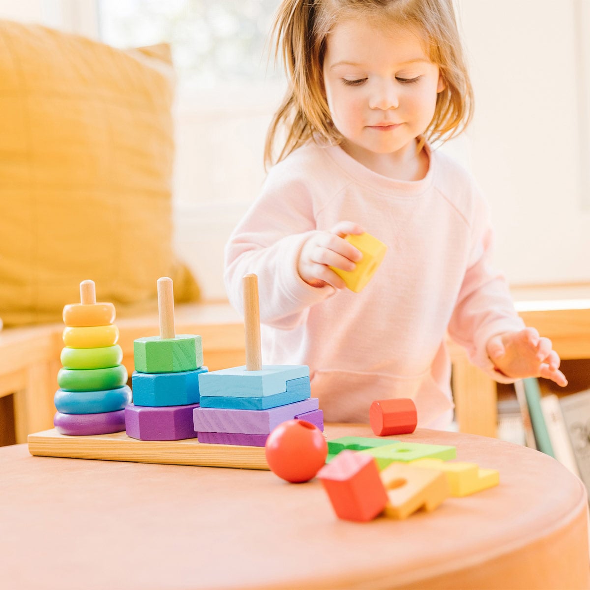 JUEGO DE MESA MELISSA & DOUG JUGUETE PARA APILAR CON FORMAS GEOMETRICAS - 4