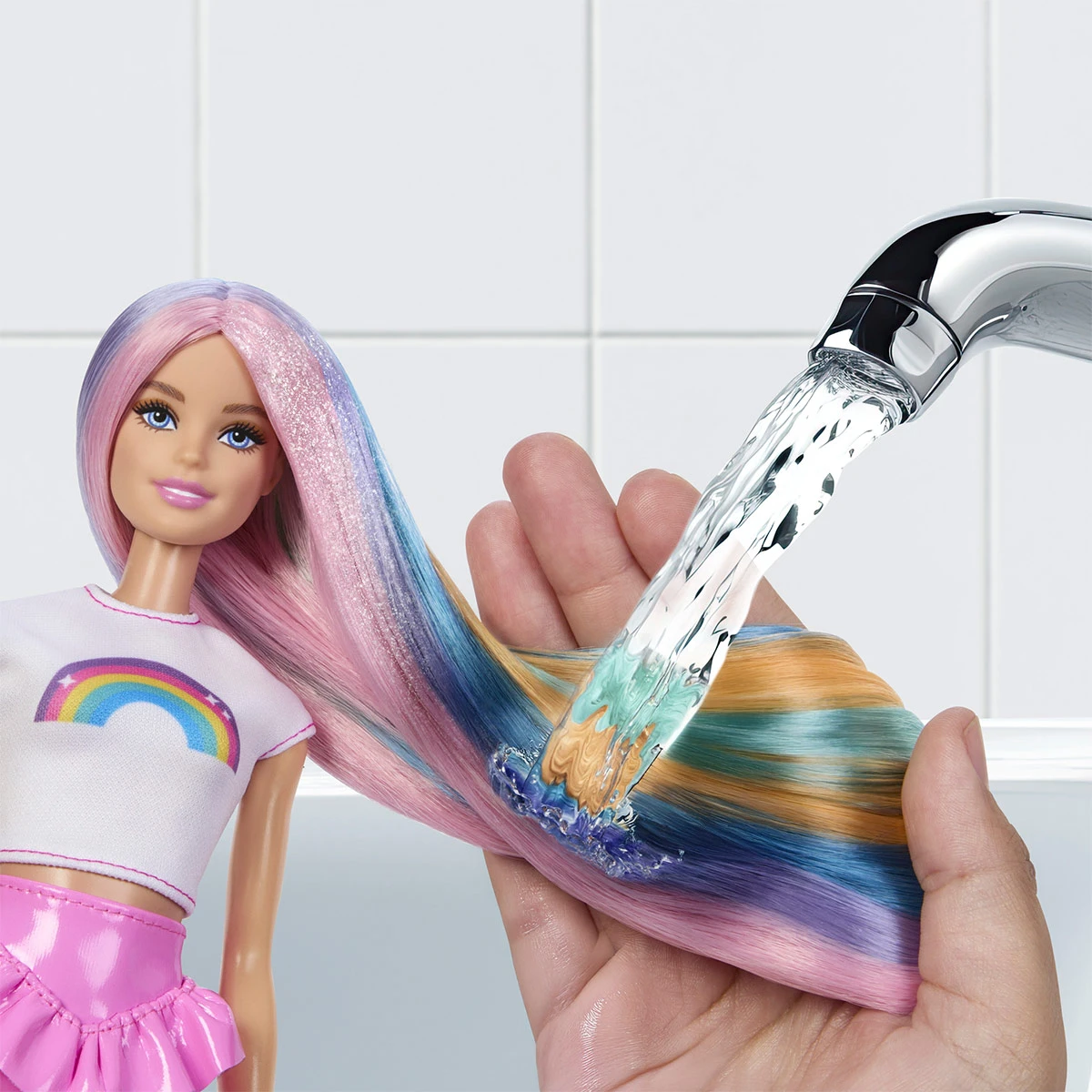 MUÑECA BARBIE PINTA Y DECORA EL CABELLO - 6
