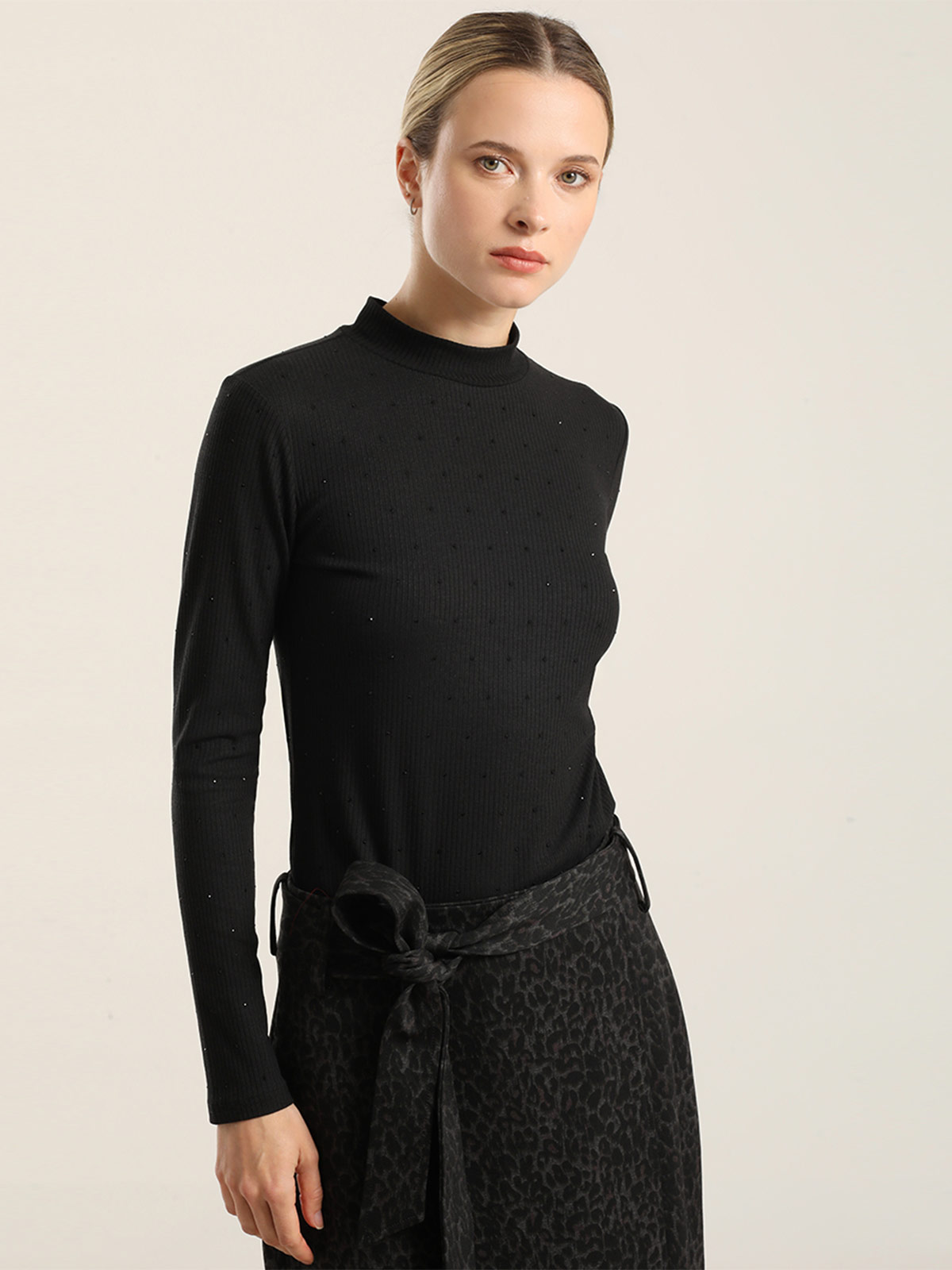 POLERA MUJER LIOLA STRASS CUELLO SUBIDO - 2