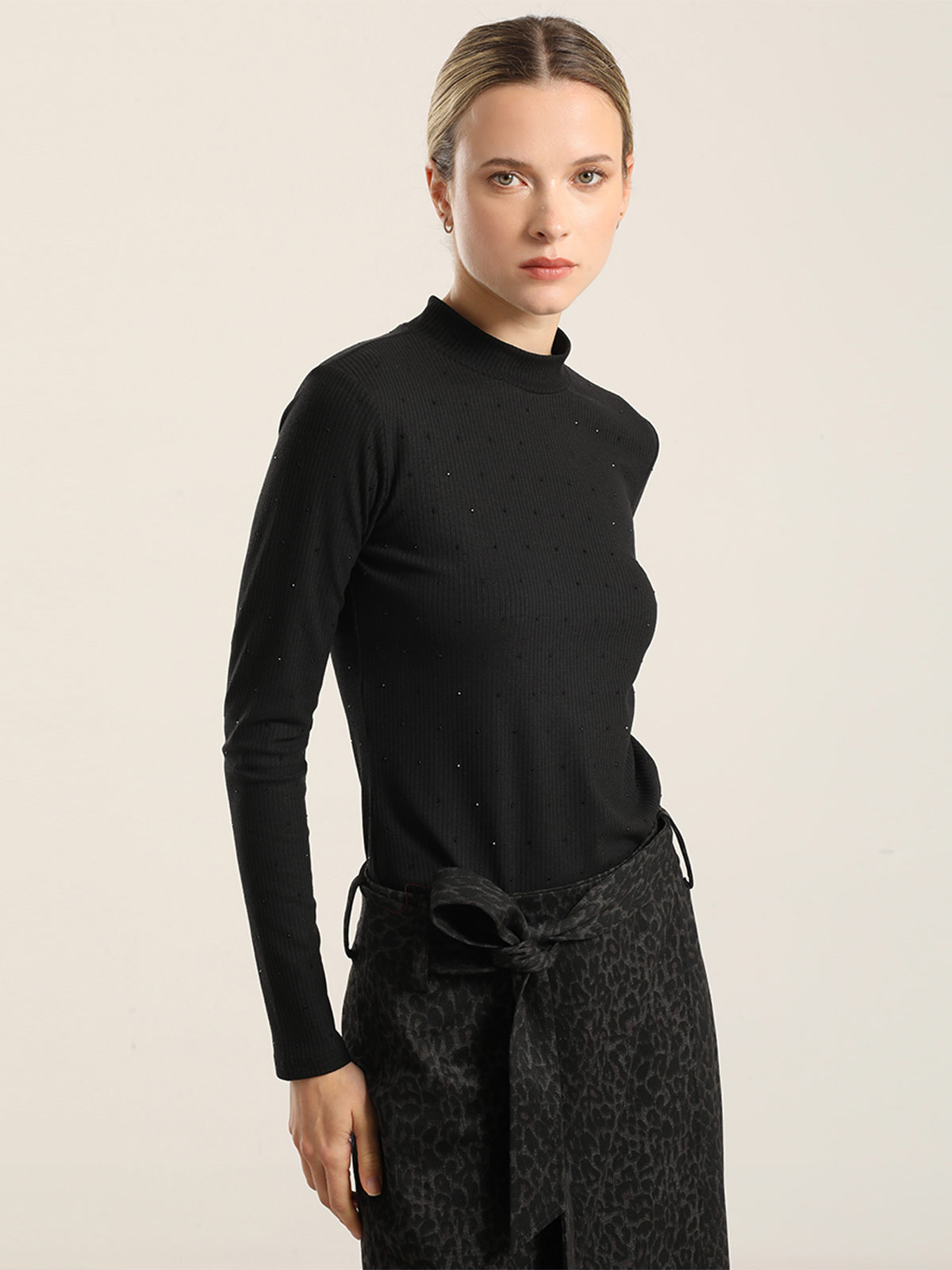 POLERA MUJER LIOLA STRASS CUELLO SUBIDO - 3