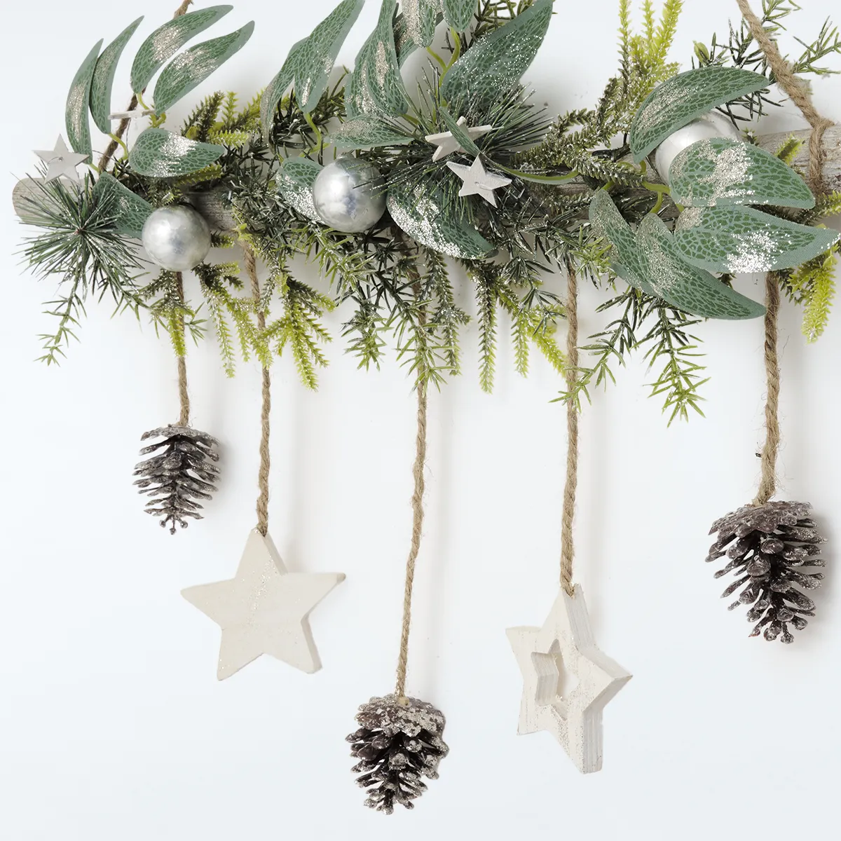 ADORNO NAVIDEÑO RIPLEY HOME COLGANTE PIÑAS Y ESTRELLAS MADERA - 2