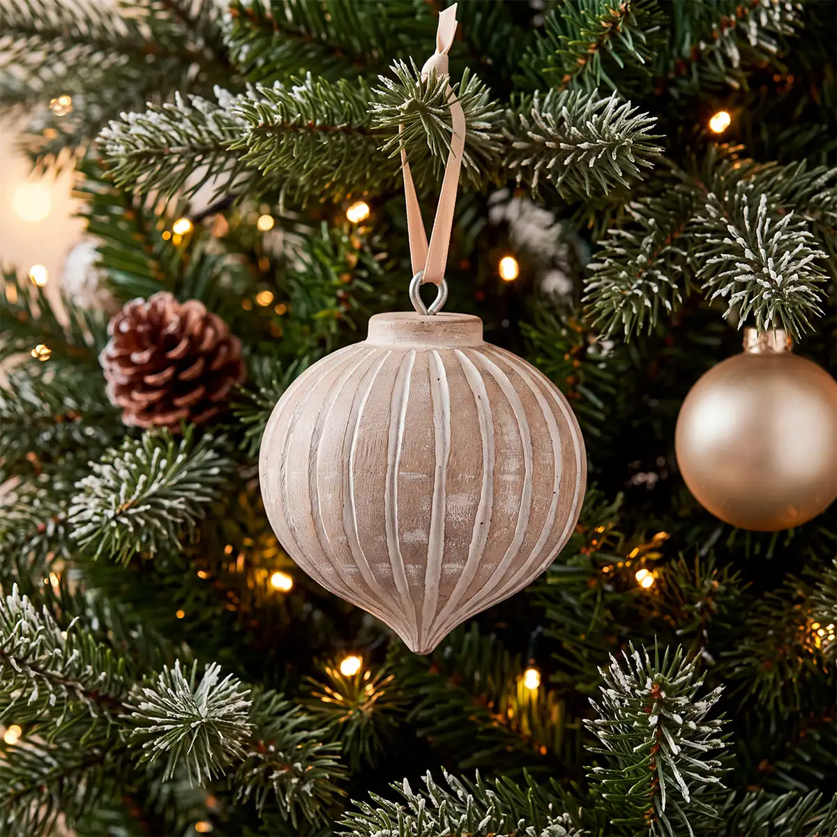 ADORNO NAVIDEÑO PARA ÁRBOL MAISON LINETT CEBOLLA MADERA RAYAS 10 CM - 1