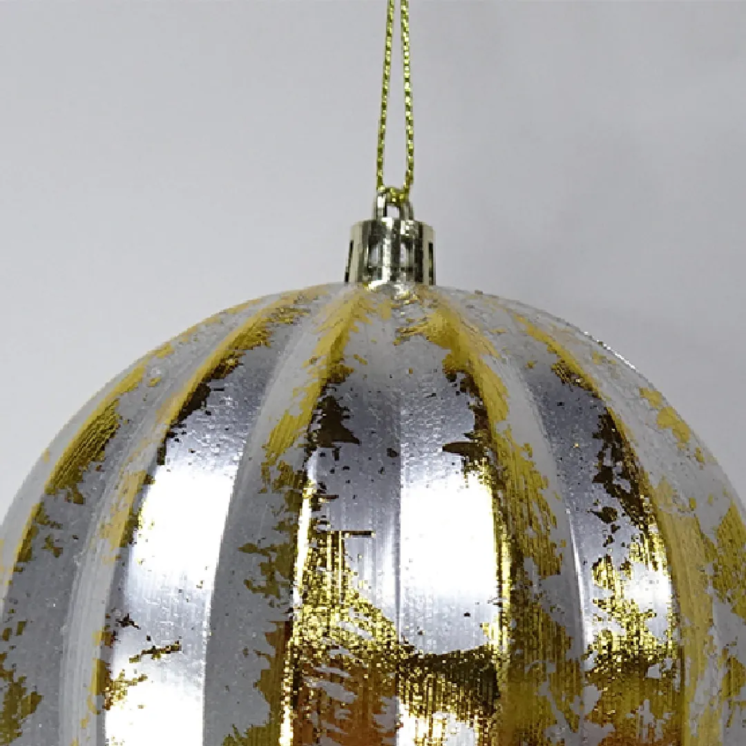 ADORNO NAVIDEÑO PARA ÁRBOL RIPLEY HOME ESFERA ACANALADA METALICA 10 CM - 2