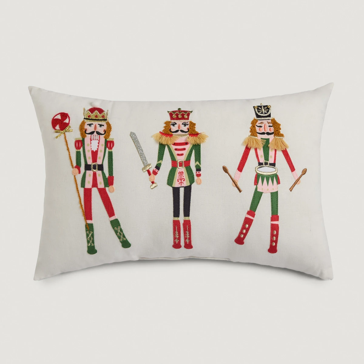 COJÍN NAVIDEÑO RIPLEY HOME CASCANUECES 48X26 CM - 2