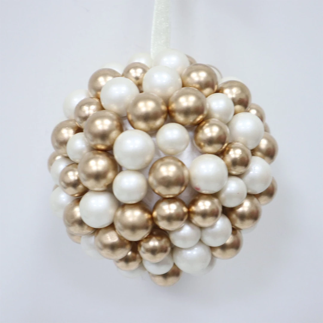 ADORNO NAVIDEÑO PARA ÁRBOL RIPLEY HOME ESFERA PERLAS BLANCAS Y DORADAS 9 CM - 1