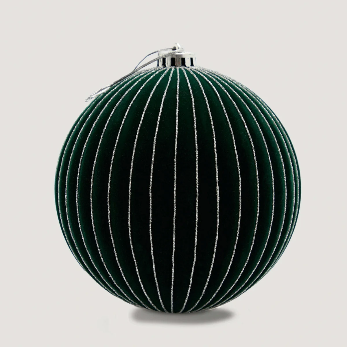 ADORNO NAVIDEÑO PARA ÁRBOL RIPLEY HOME ESFERA ACANALADA BRILLO 15 CM - 2