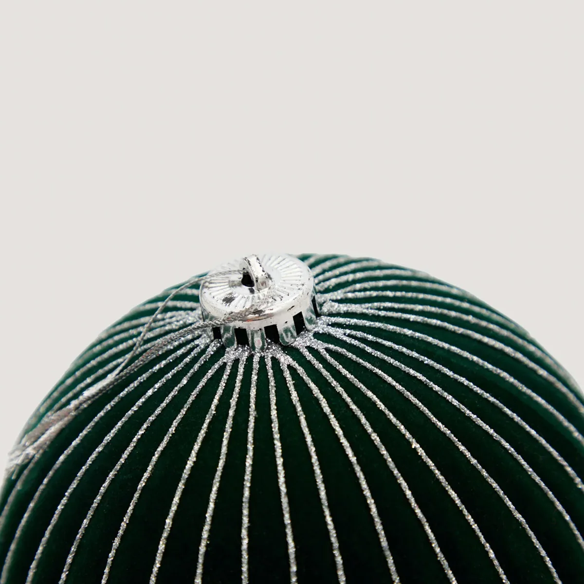 ADORNO NAVIDEÑO PARA ÁRBOL RIPLEY HOME ESFERA ACANALADA BRILLO 15 CM - 3