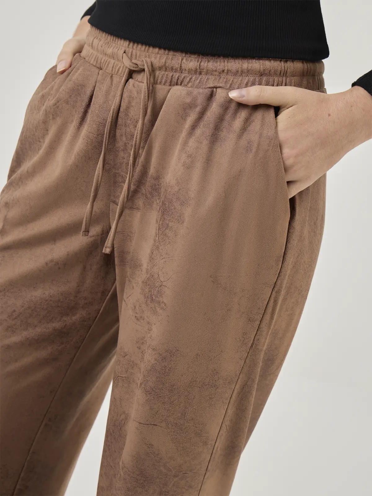 PANTALÓN REGULAR MUJER AZIZ SUEDE - 4