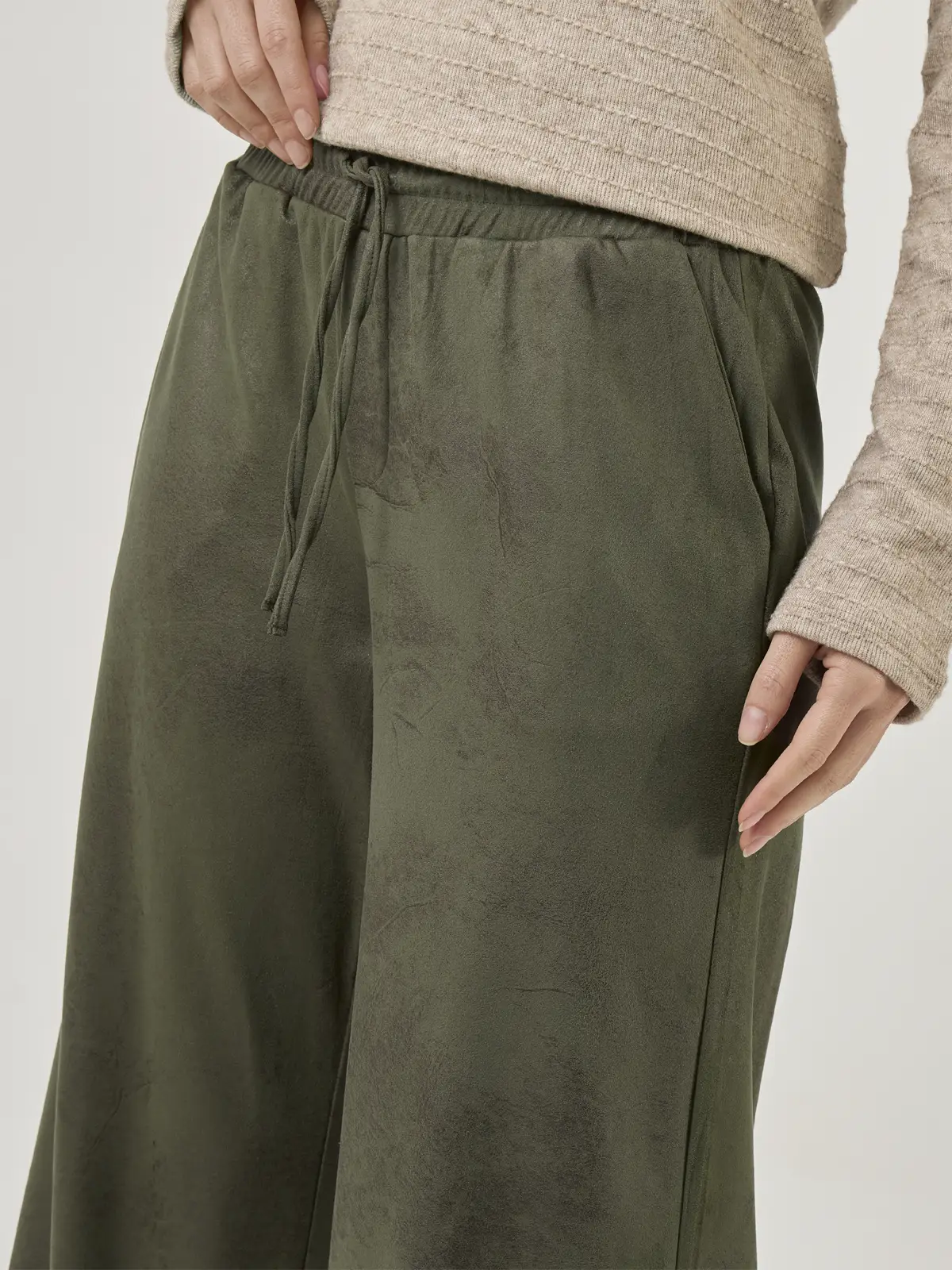 PANTALÓN REGULAR MUJER AZIZ SUEDE - 4