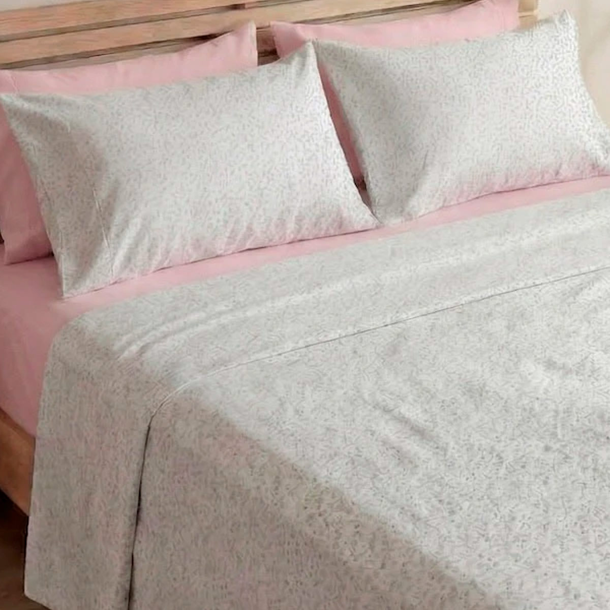 SET DE SÁBANAS ESTAMPADA/LISA 1.5 PLAZAS + 2 FUNDAS DE ALMOHADA ROSA/FLORES - 2