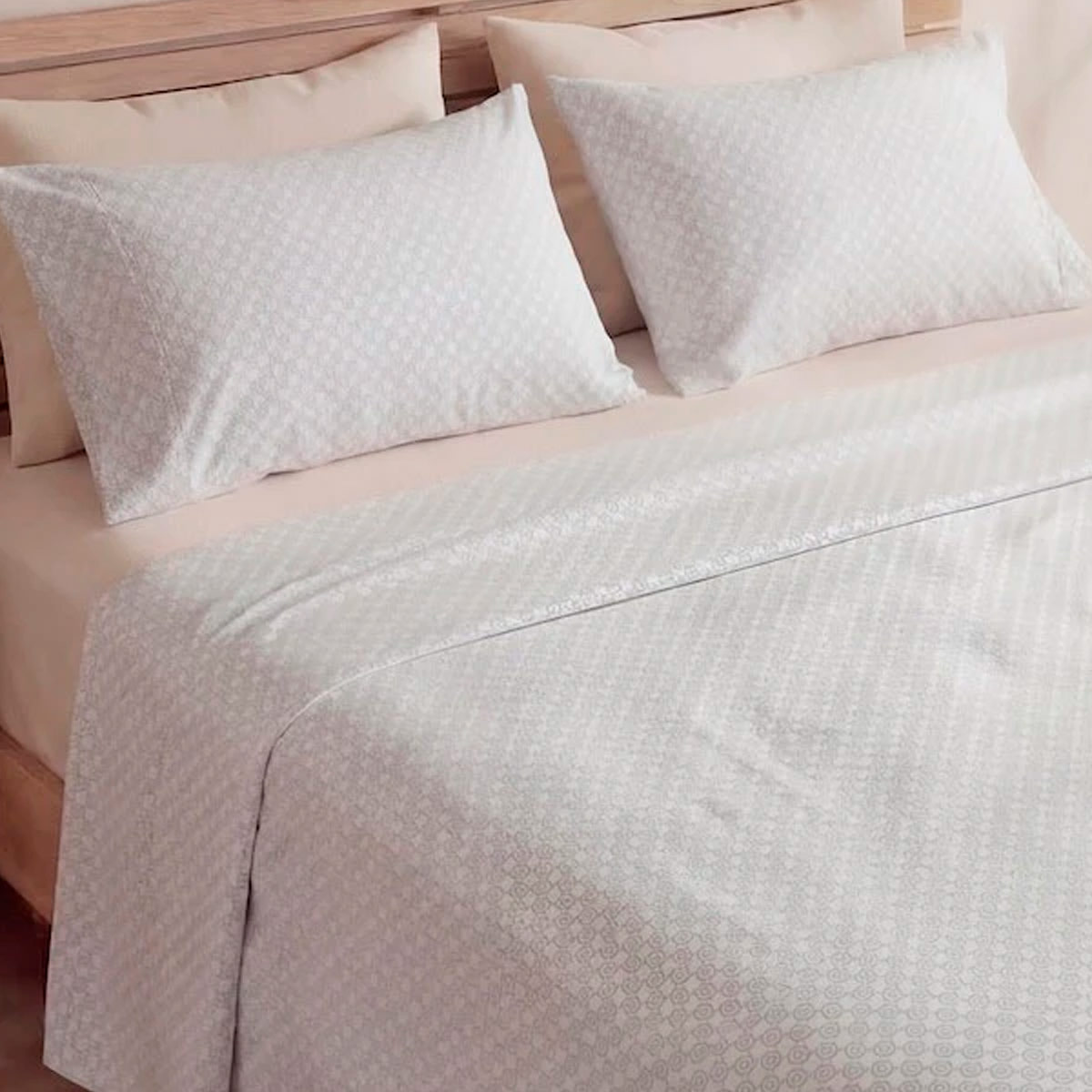 SET DE SÁBANAS ESTAMPADA/LISA QUEEN + 4 FUNDAS DE ALMOHADA GRIS - 2