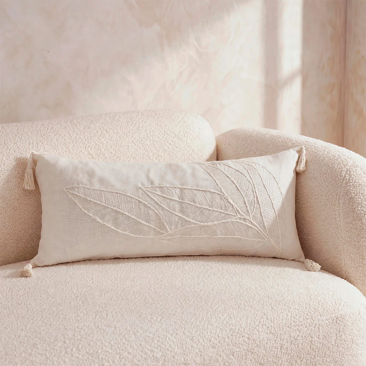 COJÍN MAISON LINETT HOJAS TEXTURA 35X90 CM BLANCO - 1
